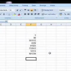 Arkusz kalkulacyjny Excel, gdzie w kolumnie F widoczne są liczby. Pokazuje, jak obliczyć wariancję w Excelu, wpisując dane.