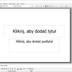 Widok programu PowerPoint, gdzie tworzy się prezentacje. Na ekranie widać pusty slajd z polem na tytuł i podtytuł. To właśnie jest podstawa, by zacząć tworzyć swoją prezentację, czyli ppt.