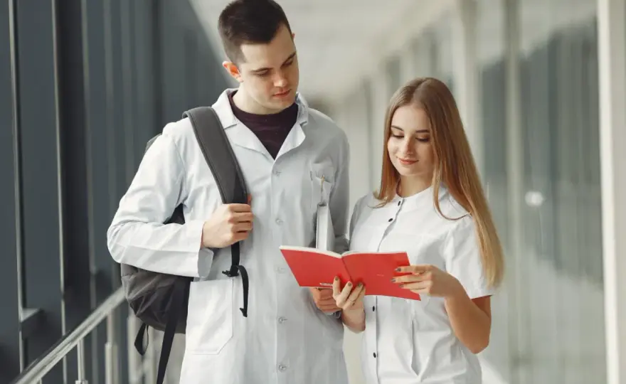 Czy studia medyczne są płatne? Sprawdź, co musisz wiedzieć!