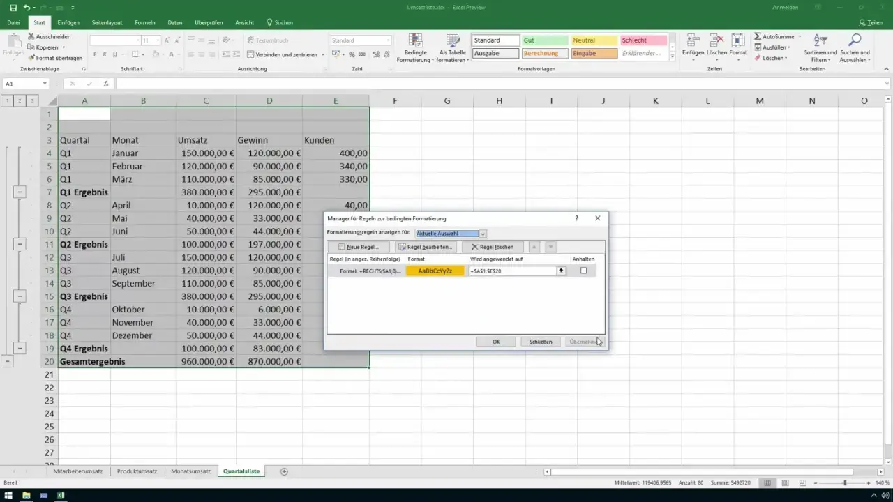 Excel pokazuje sumy częściowe dla kwartałów i całkowity wynik sprzedaży.