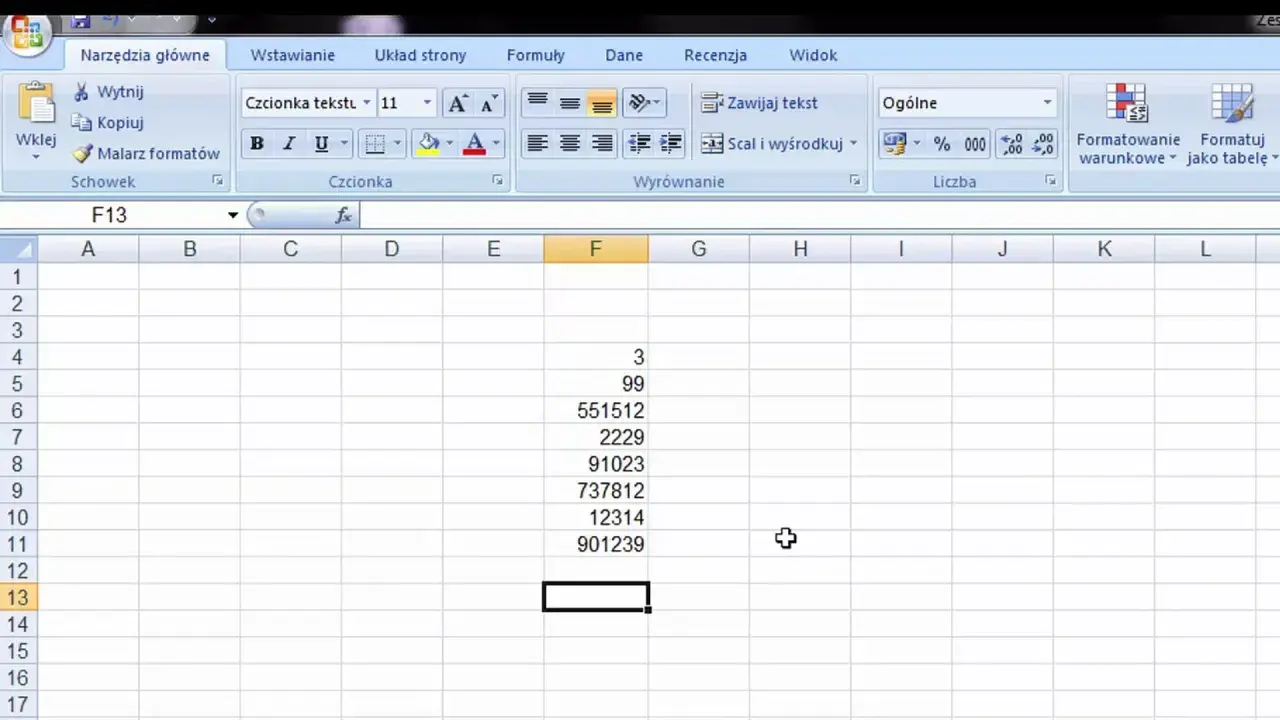 Arkusz kalkulacyjny Excel, gdzie w kolumnie F widoczne są liczby. Pokazuje, jak obliczyć wariancję w Excelu, wpisując dane.