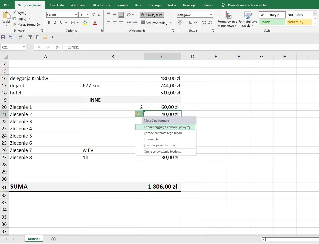 W arkuszu Excel widać błąd formuły. Kliknięcie prawym przyciskiem myszy otwiera menu, gdzie można skopiować formułę z komórki powyżej.